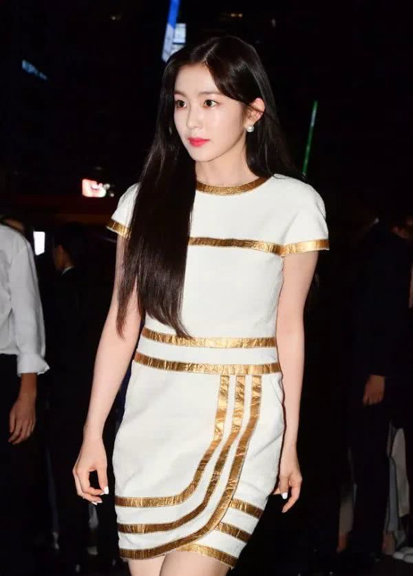 郑爽颜值变化有点大?江疏影的西装“借给”了这么多人