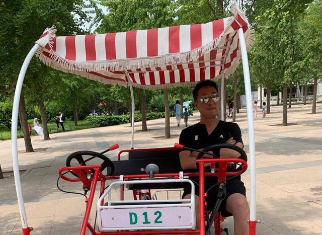 郎朗抛飞吻,冯远征比心,“跳水皇后”十年2次参加方阵太幸运