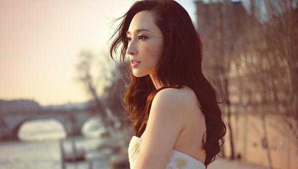 吴佩慈官宣怀上第四胎,晒万元护肤品,为领证进豪门会再拼第五胎