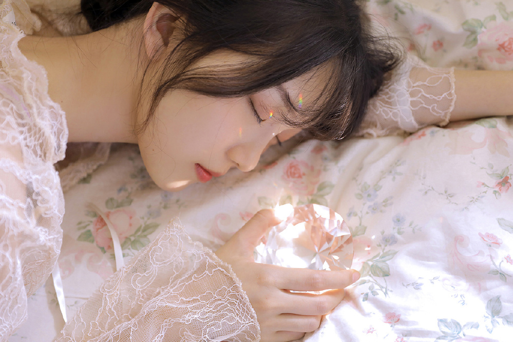 天鹅颈美女模特丰满蕾丝诱惑性感图片