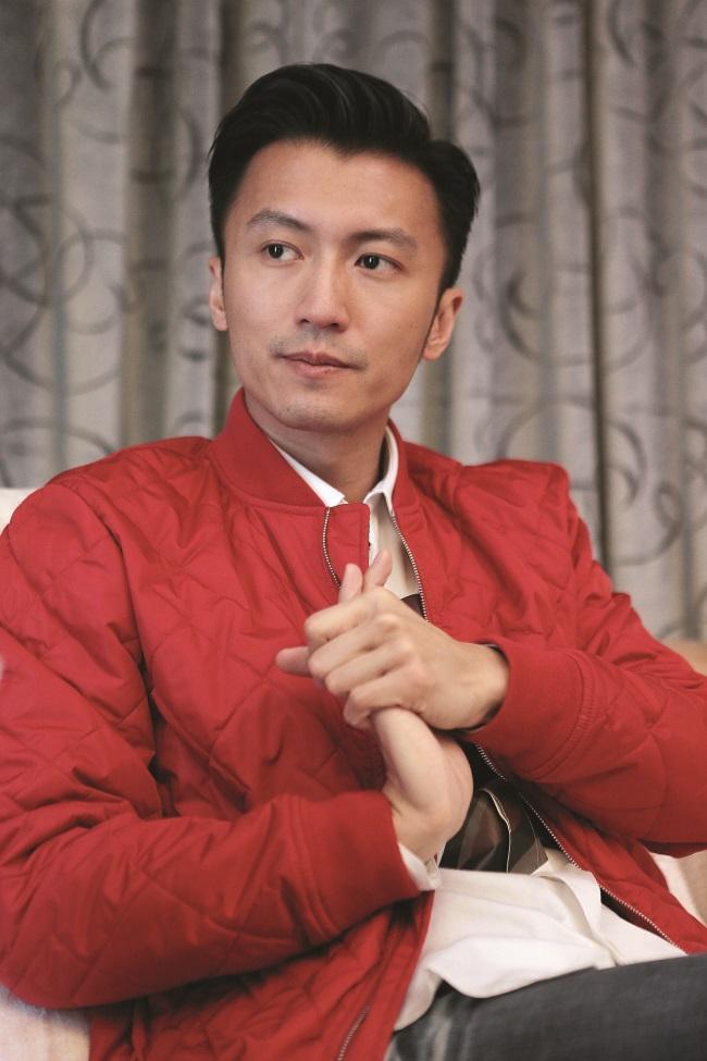 谢霆锋承认偷偷爱了王菲20年，儿子谢振轩回应：他配不上我母亲