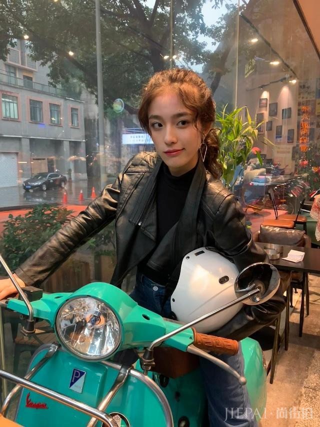 小欢喜的“鲶鱼精”王一笛，真人更讨喜，高鼻梁颜值衣品都好高