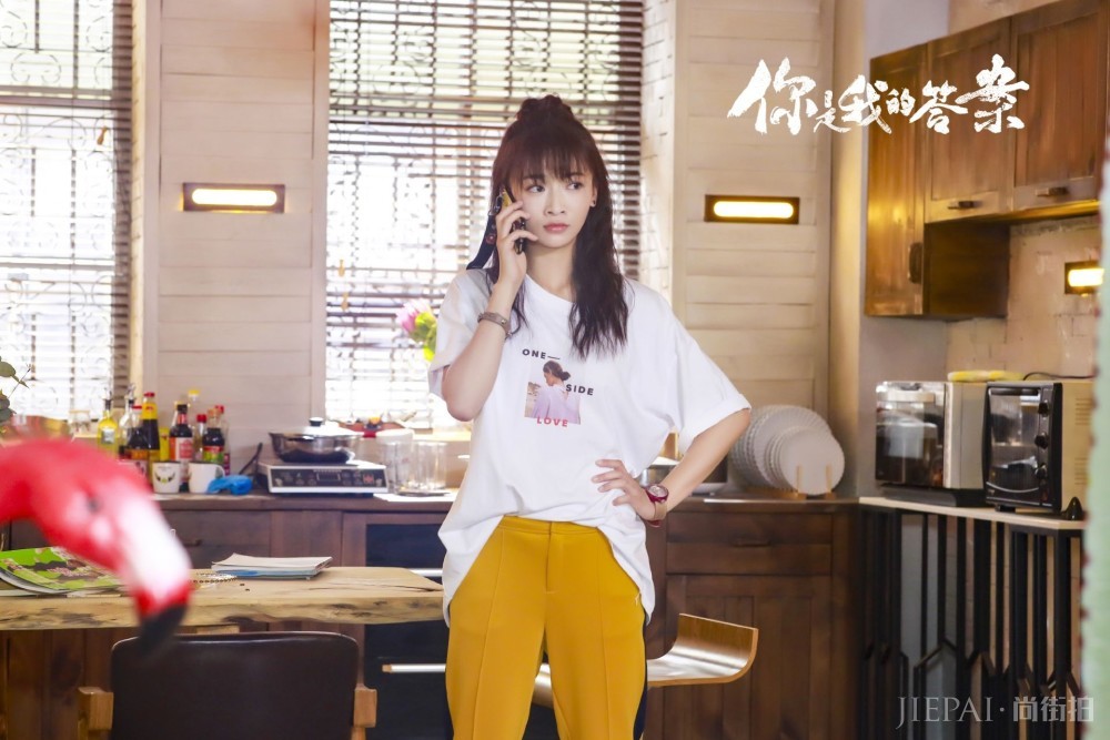 白小鹿在《你是我的答案》中穿得也太美了吧,看剧都觉得超养眼