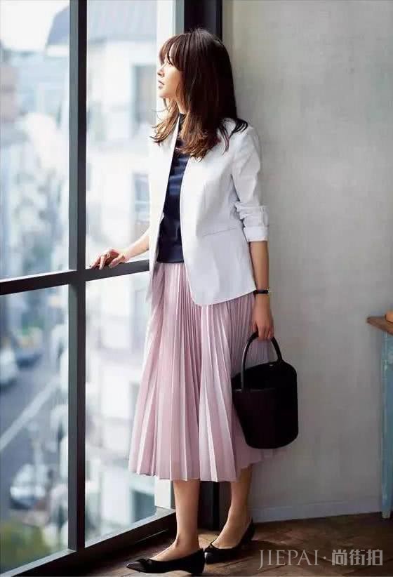 40岁女人职场怎么穿？简约时尚有质感的搭配才显气质