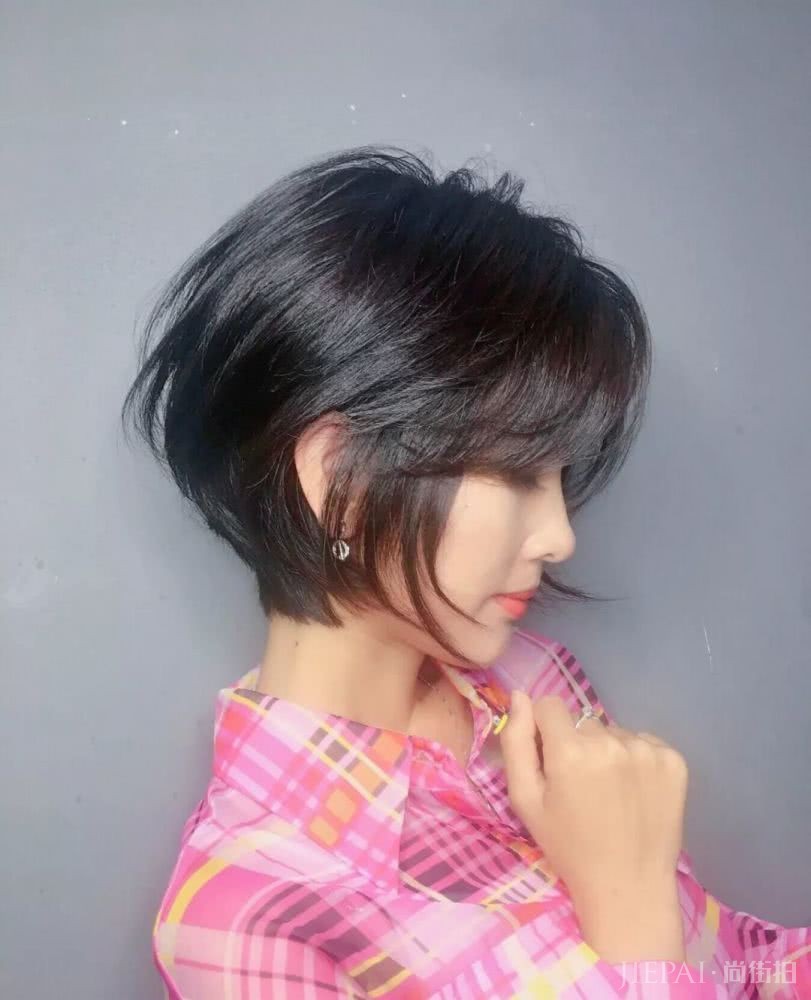 金秋流行“JJ烫”，百搭时尚不土气