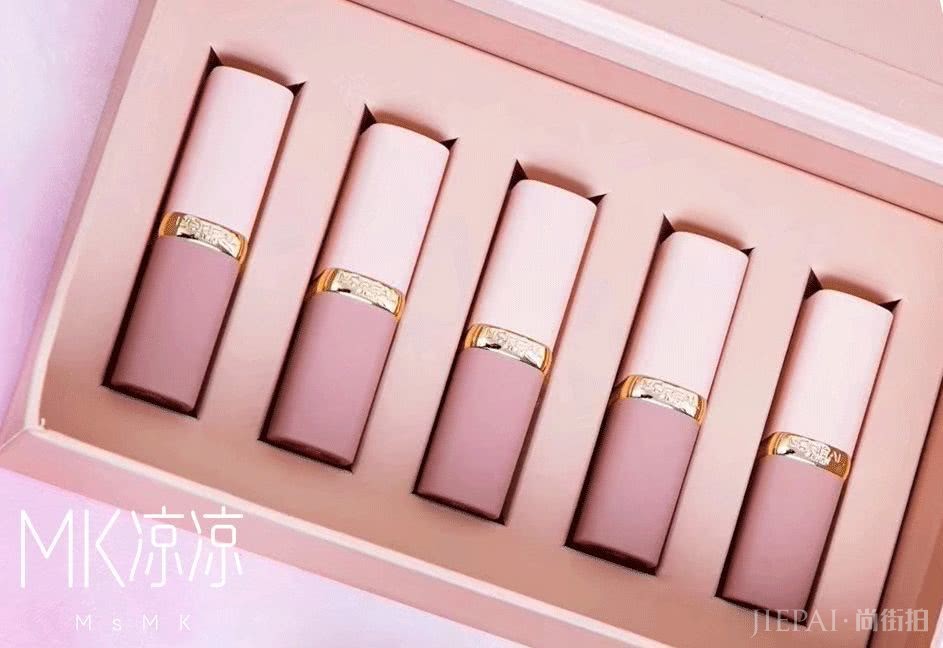 豆沙色、梅子色都靠边,今年最火的口红色是它