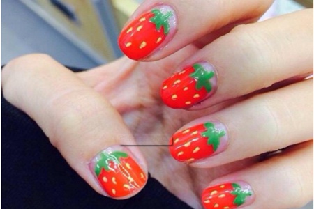 清新可爱的草莓美甲，简单自制教程