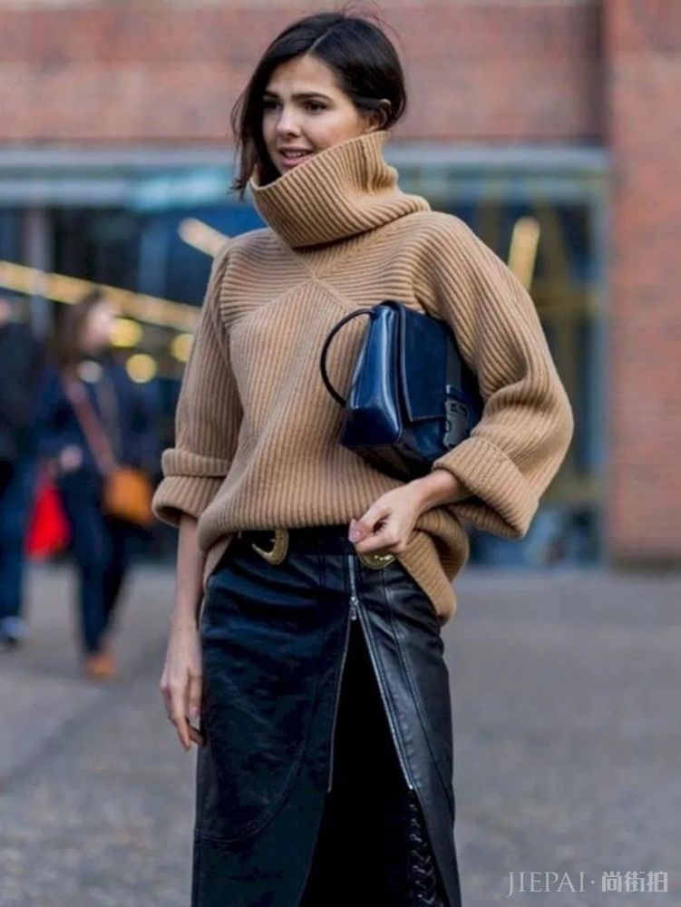欧美街拍：高领衫让人变好？这样穿就对了