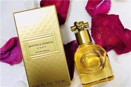 1550563527614975.jpg 香水女人打造精致生活,一抹牡丹香增加女性温柔