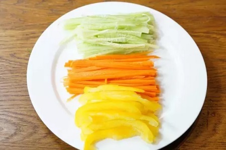 女生营养减肥早餐，春卷+茶品的奇妙搭配