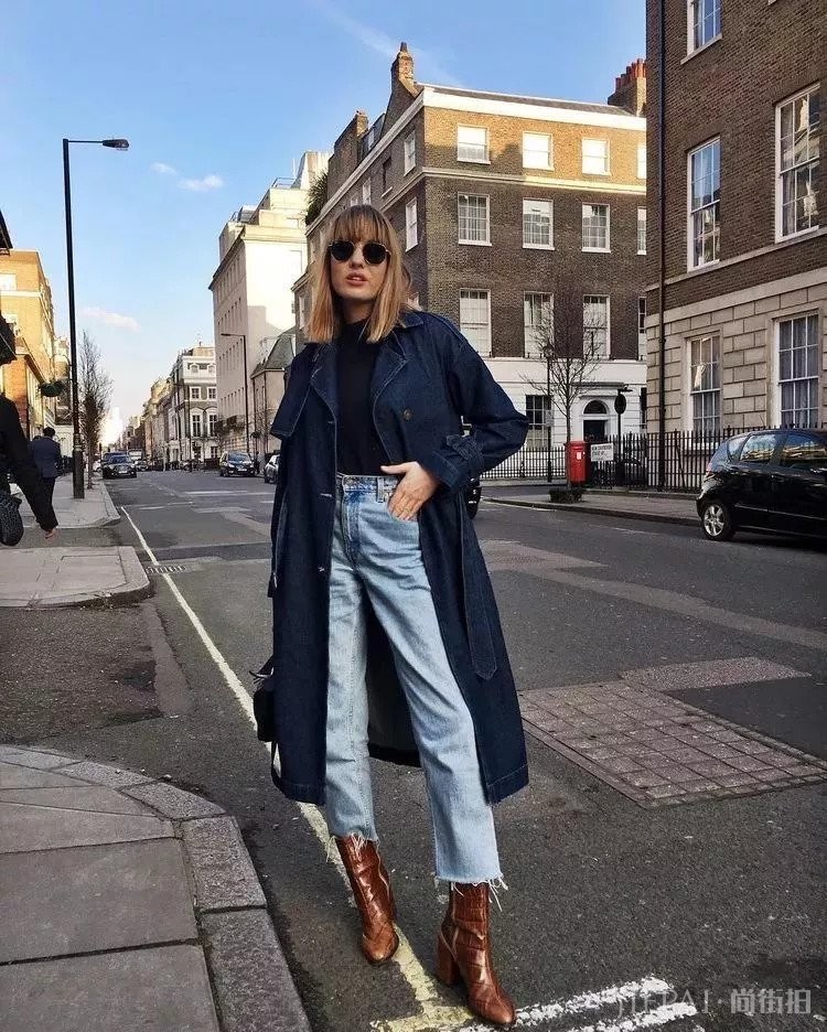 街拍示范:秋冬季穿大衣搭配这四双鞋子,舒适时尚又好看!