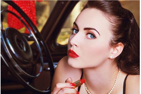 1564376670741864.jpg 超显白的口红怎么涂,避免粘杯粘牙的尴尬