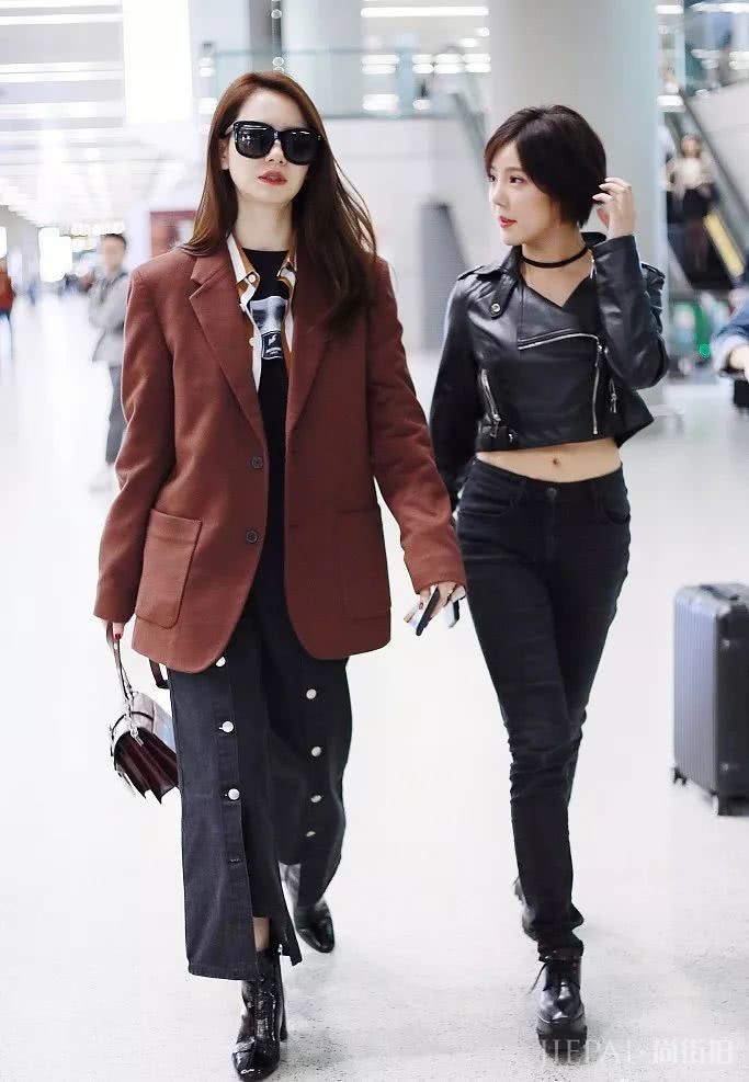 焦糖色这么好看,配什么颜色显白还高级?