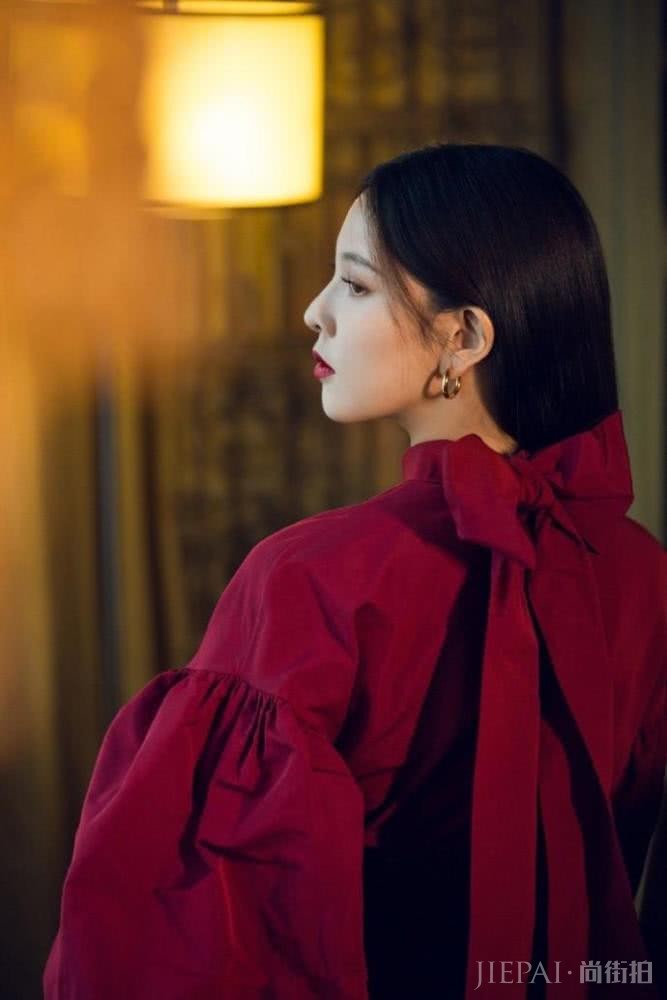 宋妍霏私服穿搭简约时尚温柔慵懒，不愧为新生代带货女王