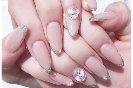 1562660205660029.jpg 显手白的裸色美甲,网红细边法式款式图片