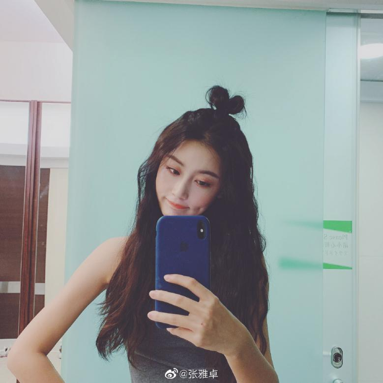 95后中戏长腿校花生活照曝光，网友评论夸赞气质好