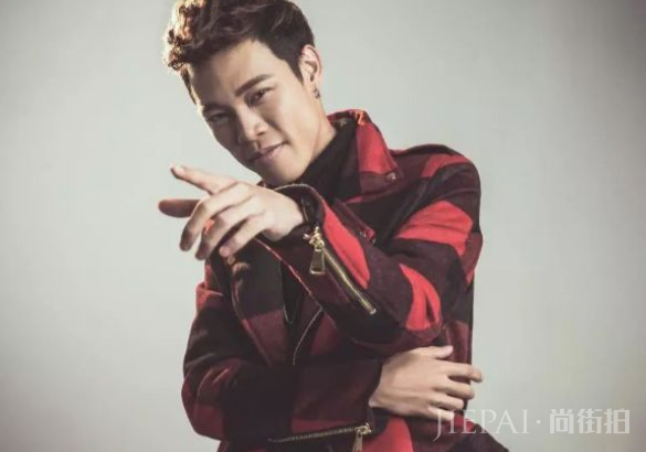 网红身价有多高？第一位签约费两亿，第三位一首歌赚了一亿