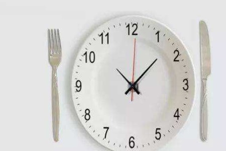 减肥最有效的方法，并不是晚上不吃，而是三餐规律