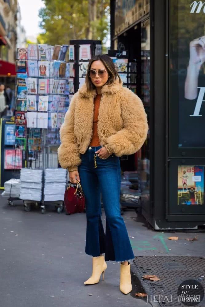 焦糖色这么好看,配什么颜色显白还高级?