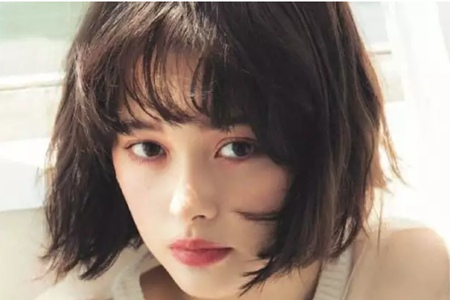 口红怎么涂才好看,先护理好唇部才能涂绝美姨妈色