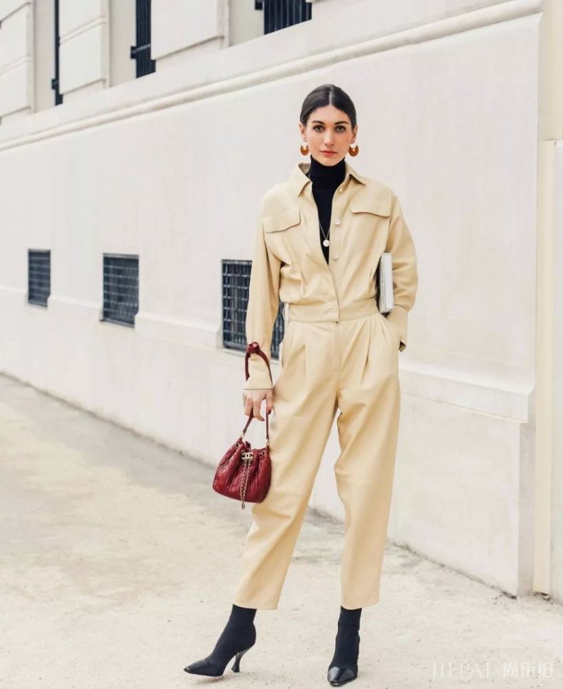 欧美街拍：高领衫让人变好？这样穿就对了