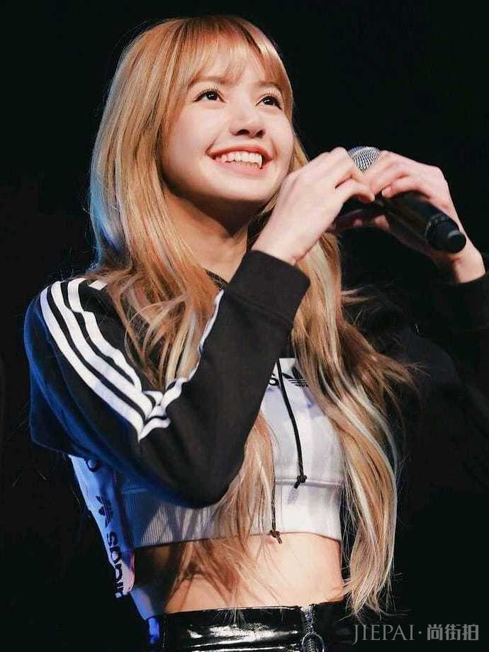 回顾LISA经典舞台造型,似乎每套都很好看