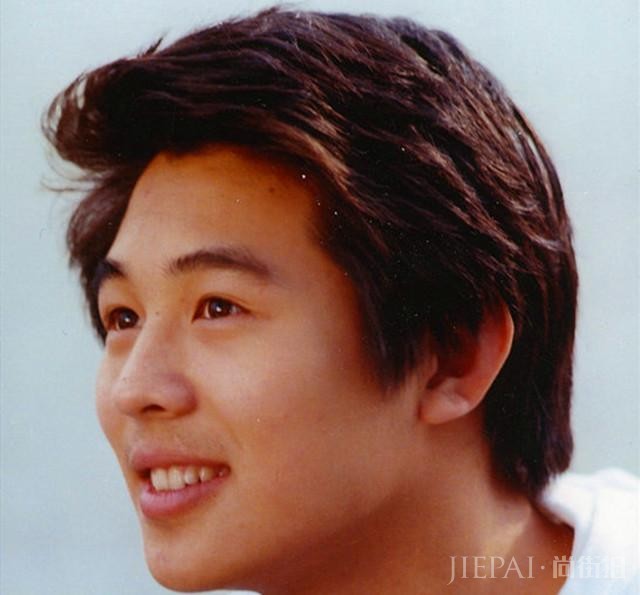 功夫巨星李连杰盼解甲归田，三申中国国籍遭拒，将捐赠百亿家产