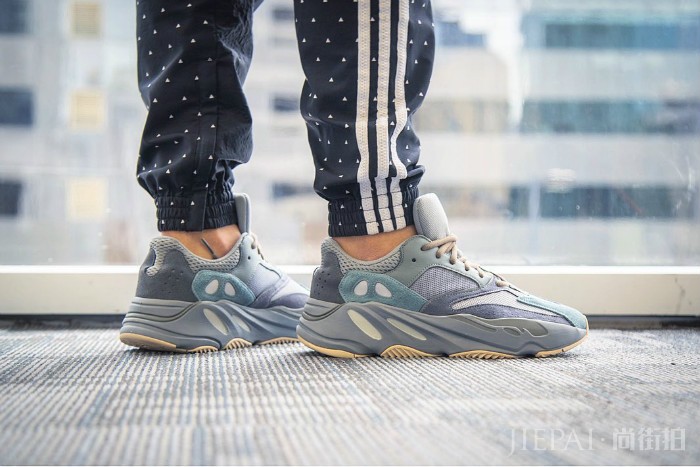 YEEZY BOOST 700又有一款跳票,先看看上脚感受!