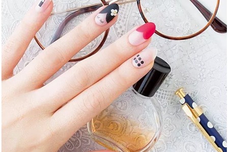 法式美甲的多样画法,月牙、倒V 的款式图片