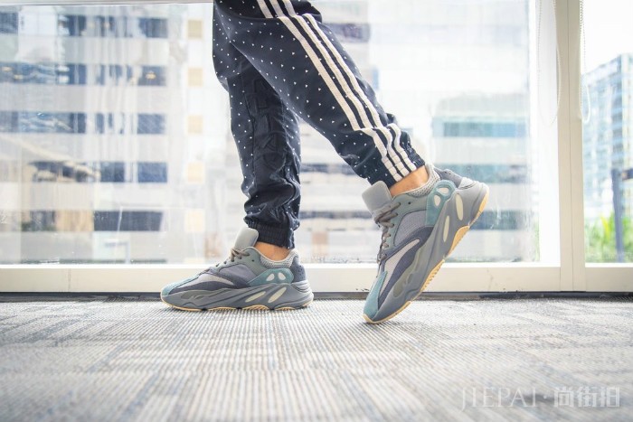 YEEZY BOOST 700又有一款跳票,先看看上脚感受!