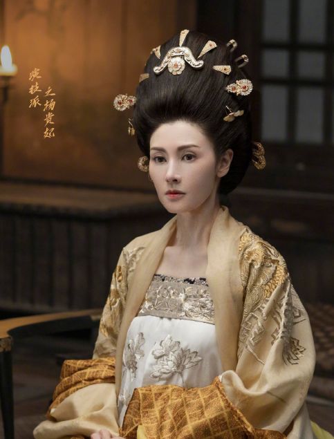 李嘉欣当年有多美?被称全港富太的“公敌”,今49岁韵味仍犹存