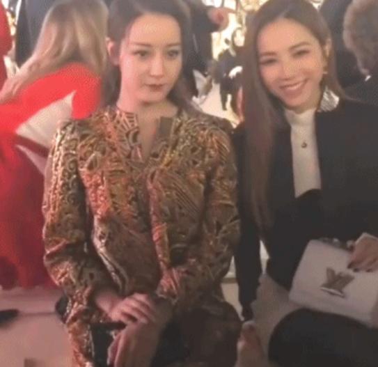 中国女星时装周外媒图：娜扎起痘痘，热巴像孕妇，她成全场最佳