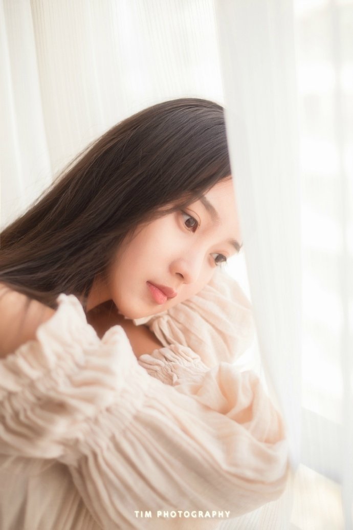 气质长发大眼御姐美女撩人私房写真图片