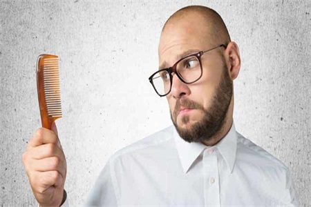 女性脱发是什么原因？治疗脱发这三种方式最有效