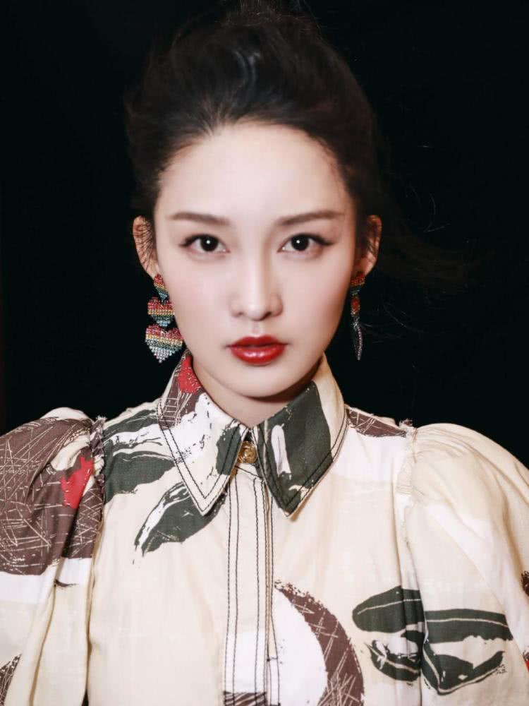 看完李沁的林徽因造型,才知道什么叫古色古香,绝代佳人