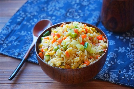 上班族减肥食谱，女性这样吃享受美食又能快速瘦