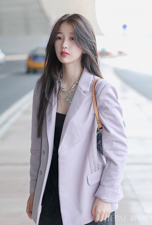 虞书欣穿衣这块儿真的太会搭了,私服造型甜美又可爱
