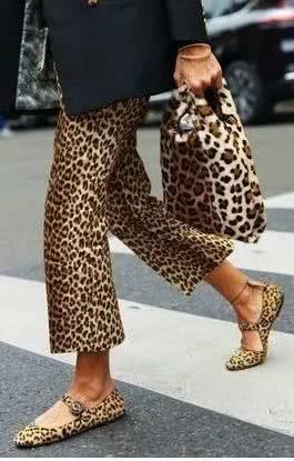 别再说155小个子不好买衣服,GET这5种穿搭超显高