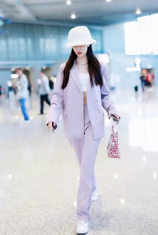 郑爽颜值变化有点大?江疏影的西装“借给”了这么多人