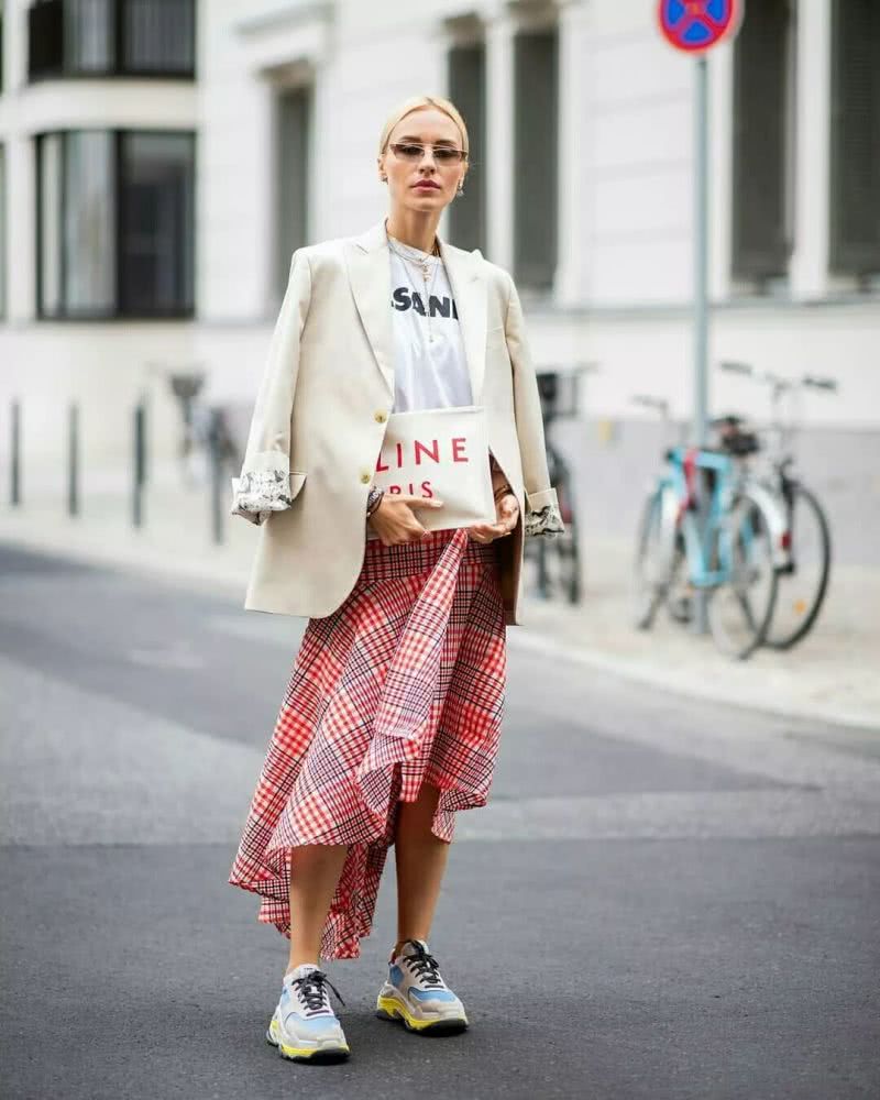 别再说155小个子不好买衣服,GET这5种穿搭超显高