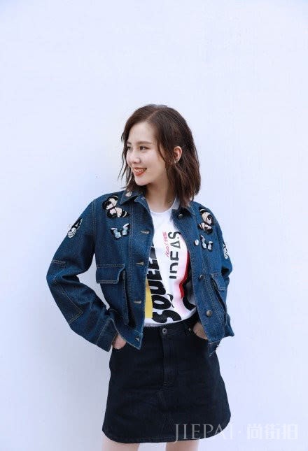 刘诗诗换微卷烫发女人味十足,比生孩子前还美