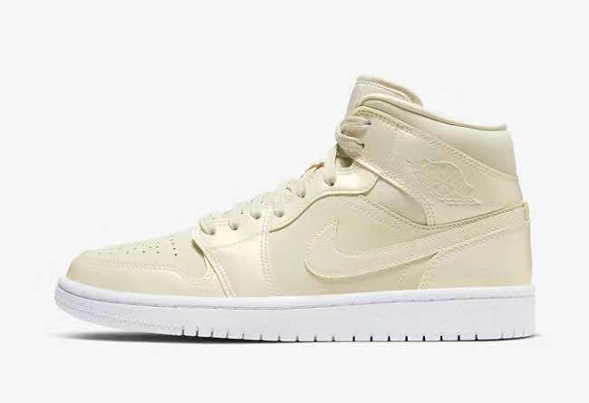 淡淡奶油黄!这款 Air Jordan 1 Mid Se 看起来太舒服啦!