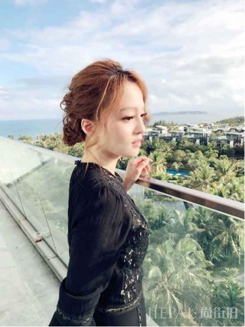 她是歌坛铁娘子，偶像剧女王，被亲妈诬陷吸毒，沉寂11年自信回归