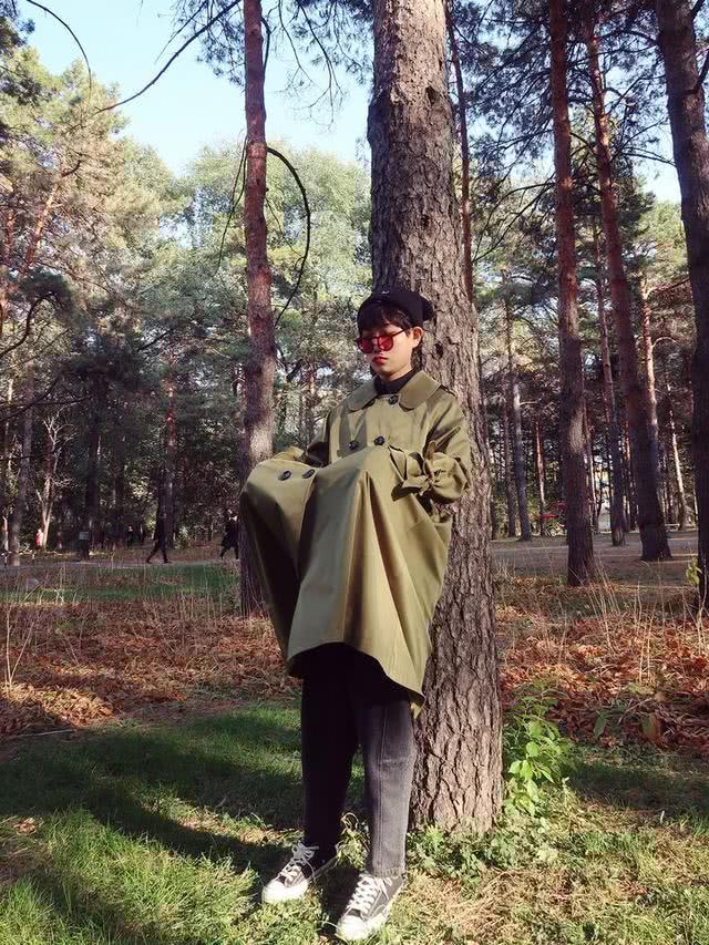 秋季怕凉的女人不一定非要穿秋裙,换大衣舒适又干练