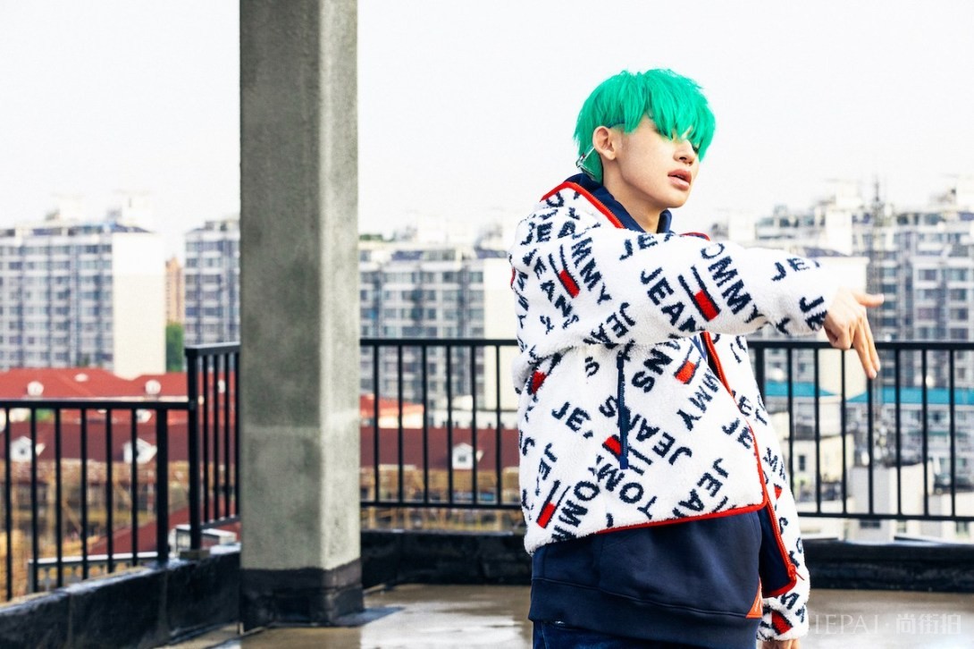 小鬼-王琳凯、VaVa演绎,Tommy Jeans最新单品感受下?!