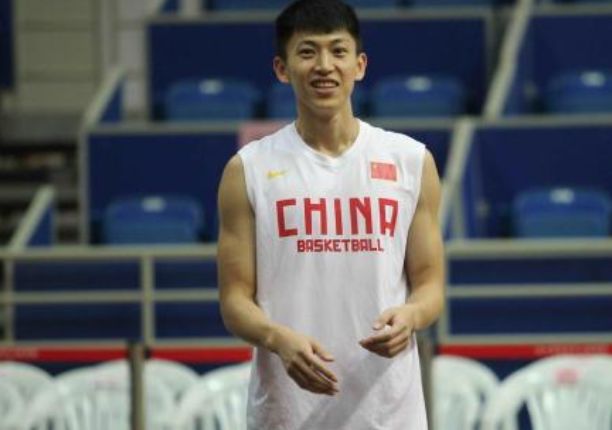 前甩王思聪，后又榨干刘晓宇，看到照片后网友觉得是情有可原！