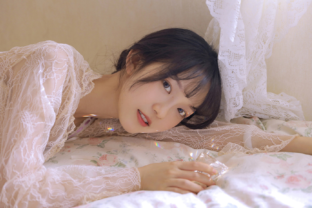 天鹅颈美女模特丰满蕾丝诱惑性感图片