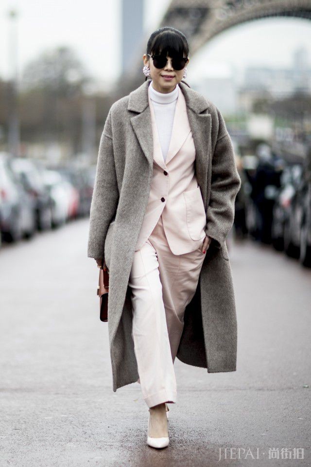 1570593256110879.jpeg 长款大衣搭配什么裤子?这份搭配宝典请收藏!