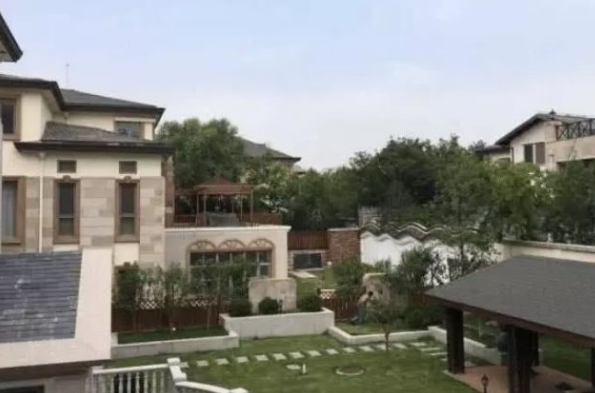 赵丽颖上亿豪宅被曝光,环境清新优雅,有3位大牌明星做其邻居