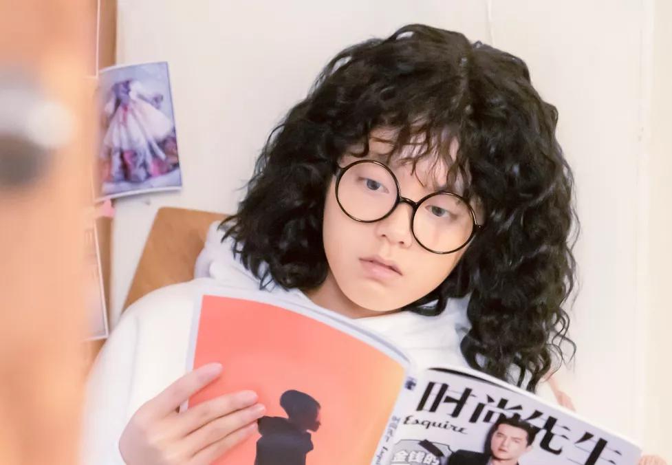 赵今麦意外撞脸迪丽热巴,换上同款“泡面头”,美到有点不敢认